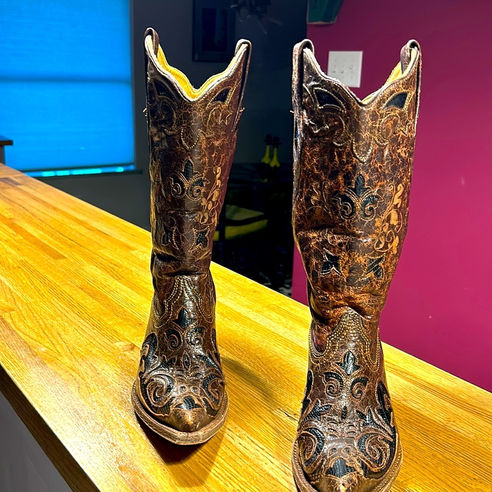 Beautiful corral Lizard boots